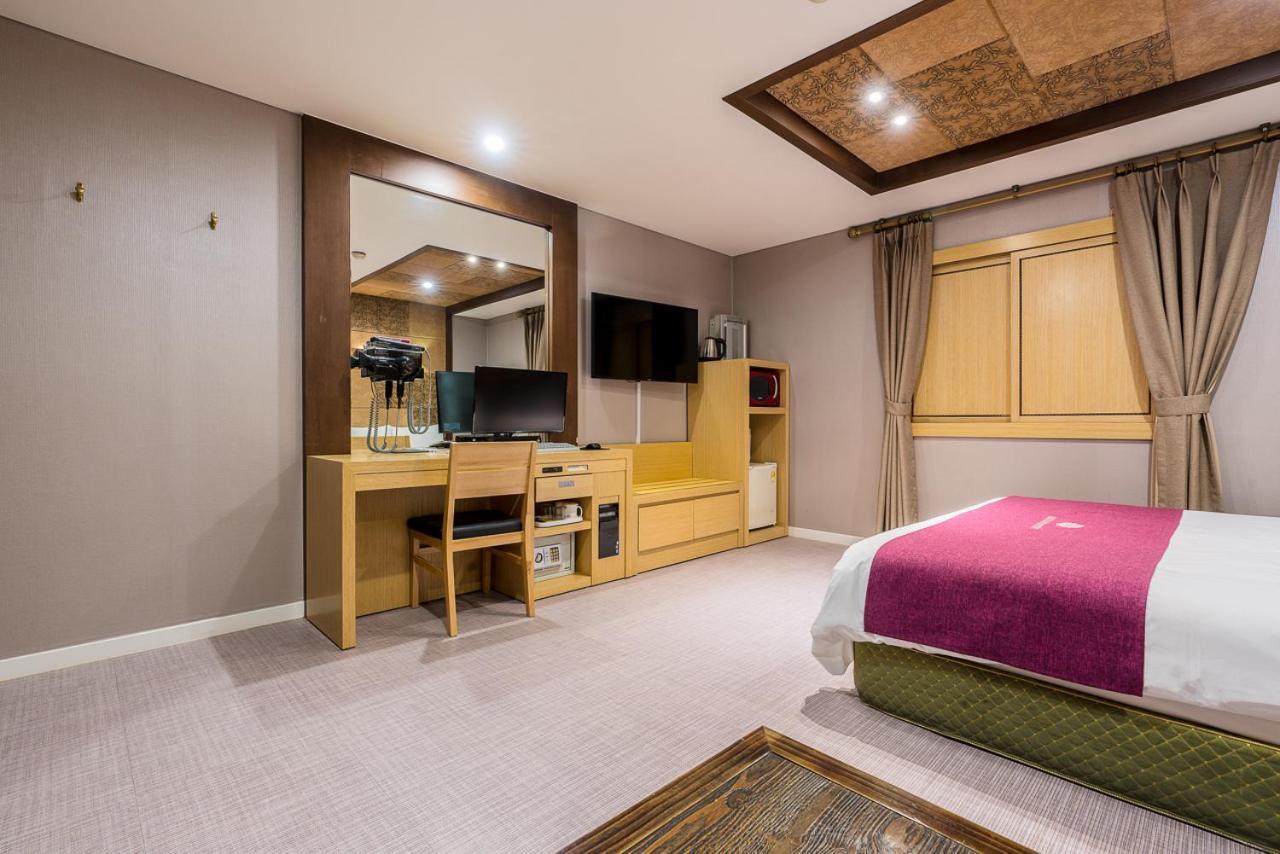 Symphony Hotel Suwon Bagian luar foto