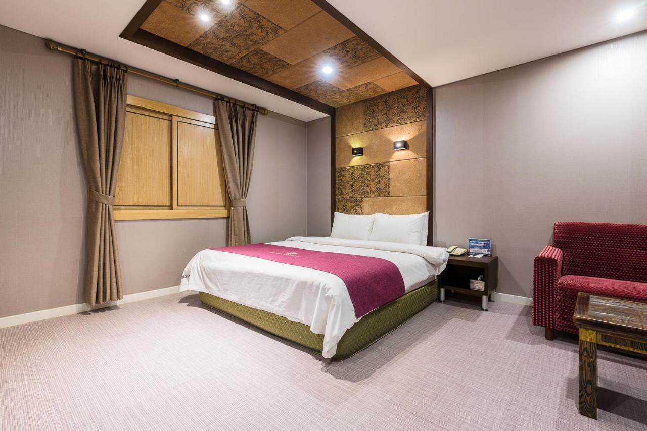 Symphony Hotel Suwon Bagian luar foto