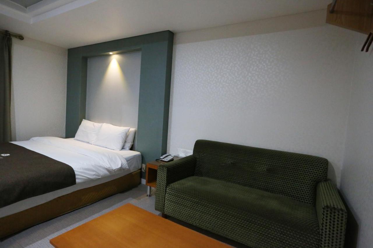 Symphony Hotel Suwon Bagian luar foto