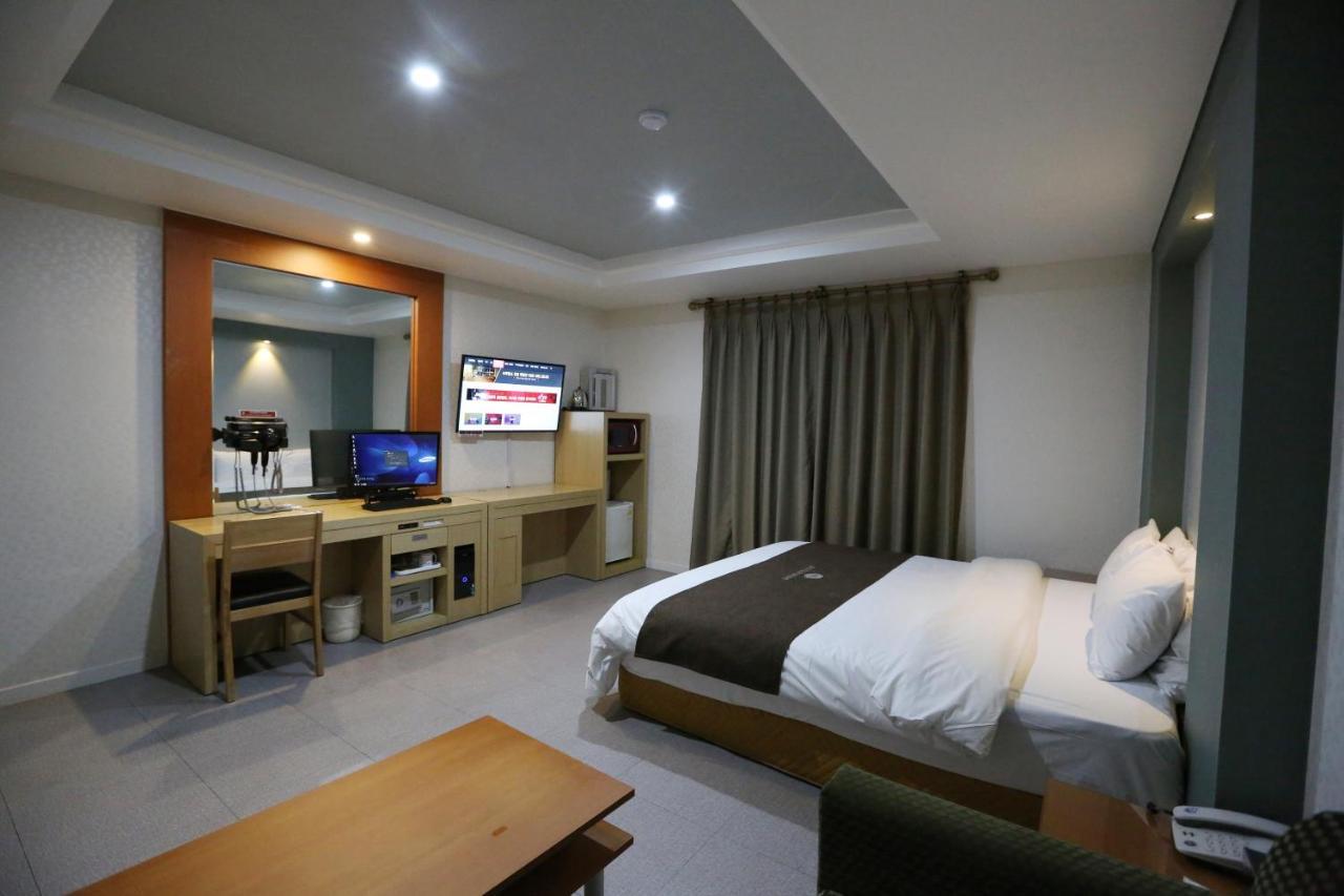 Symphony Hotel Suwon Bagian luar foto