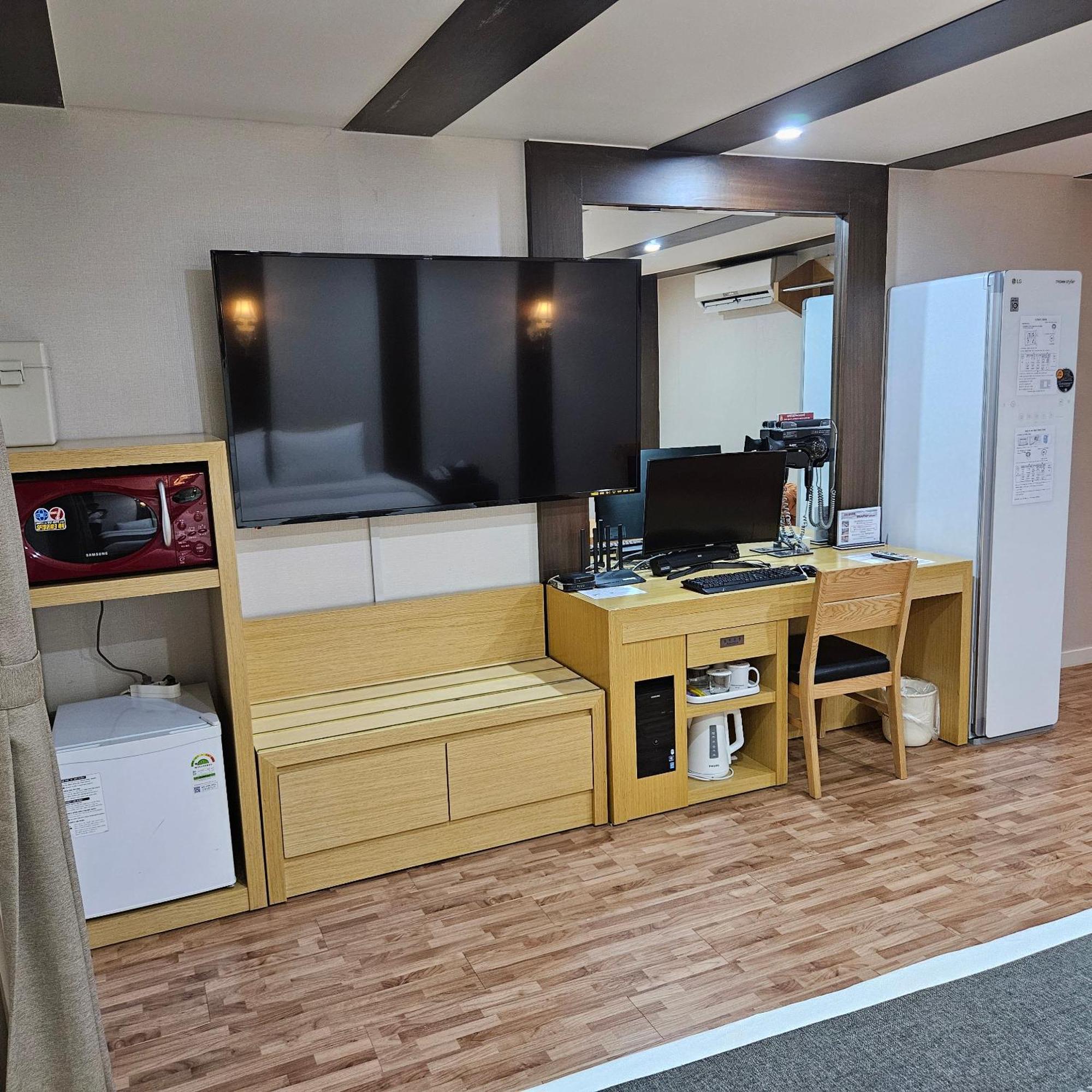 Symphony Hotel Suwon Bagian luar foto