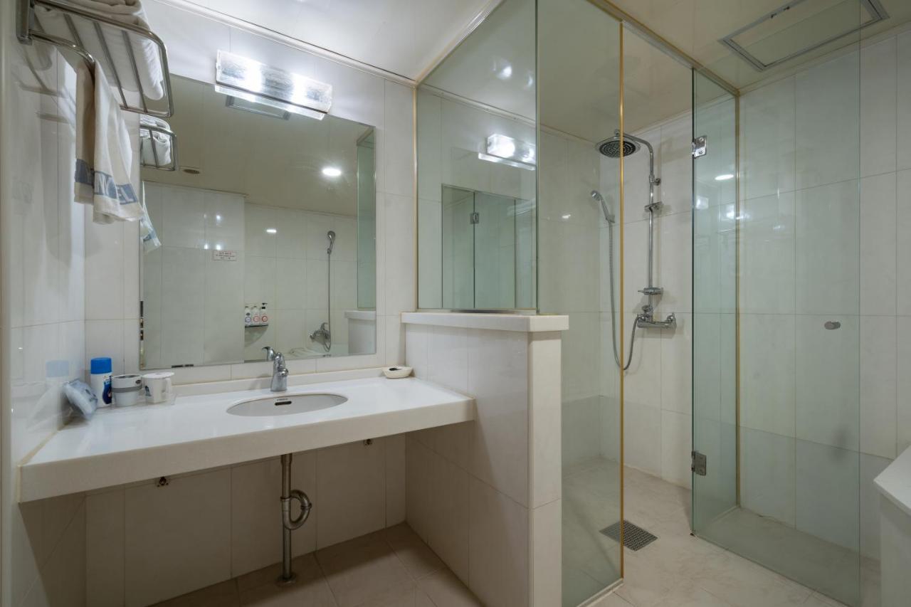 Symphony Hotel Suwon Bagian luar foto