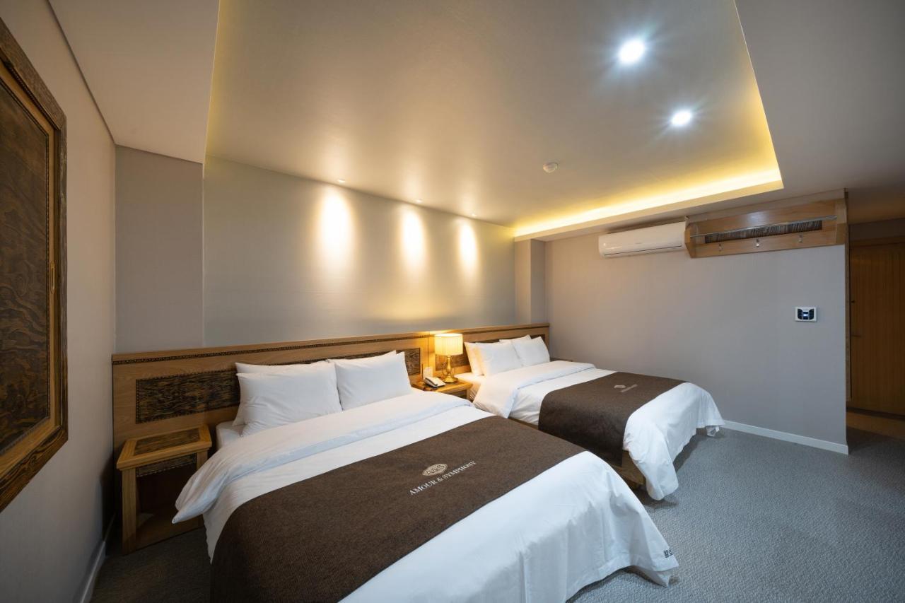 Symphony Hotel Suwon Bagian luar foto