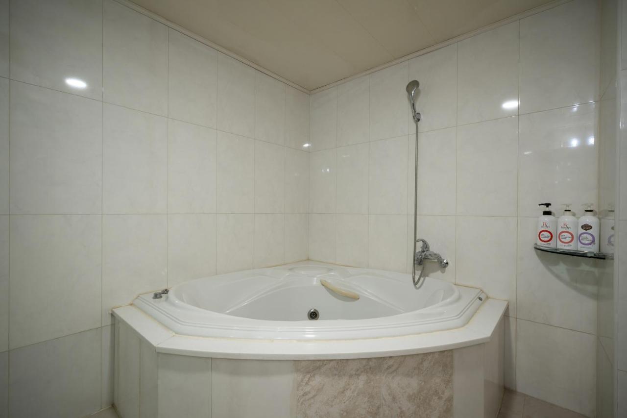 Symphony Hotel Suwon Bagian luar foto