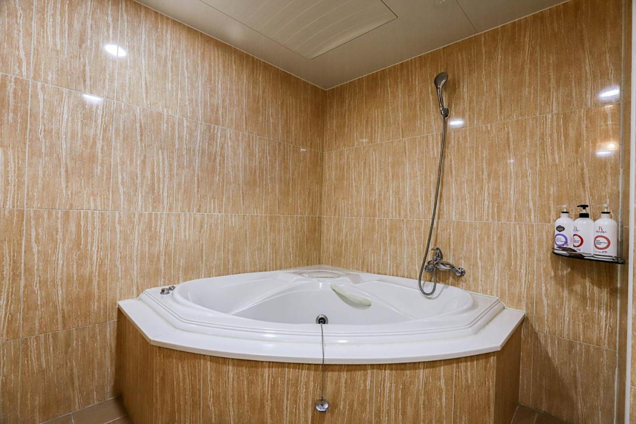 Symphony Hotel Suwon Bagian luar foto