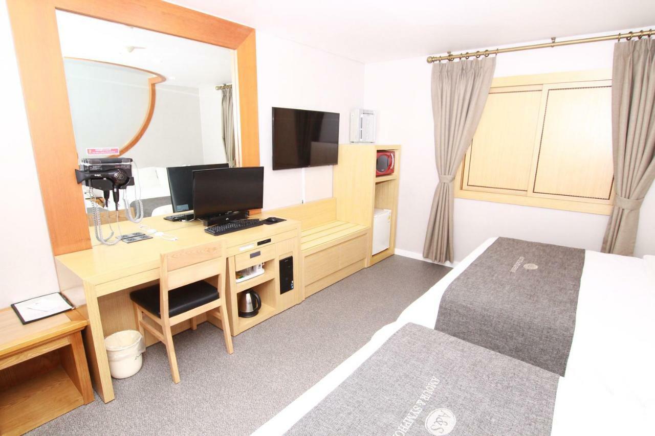 Symphony Hotel Suwon Bagian luar foto