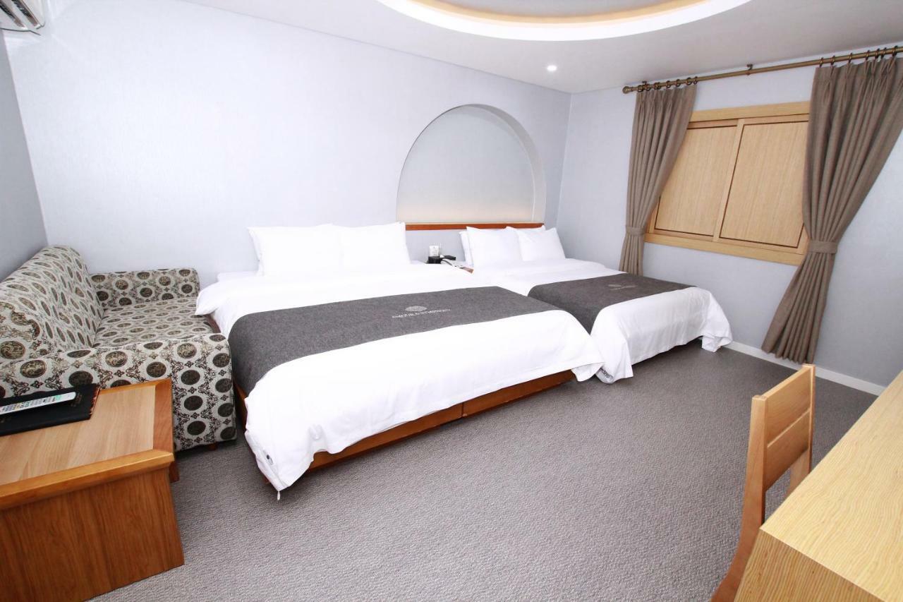 Symphony Hotel Suwon Bagian luar foto