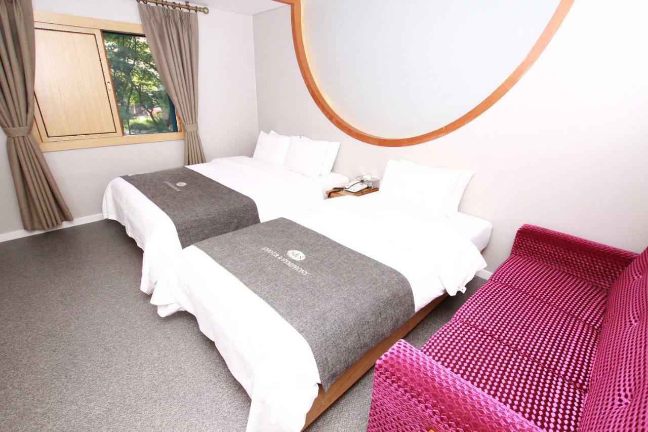 Symphony Hotel Suwon Bagian luar foto