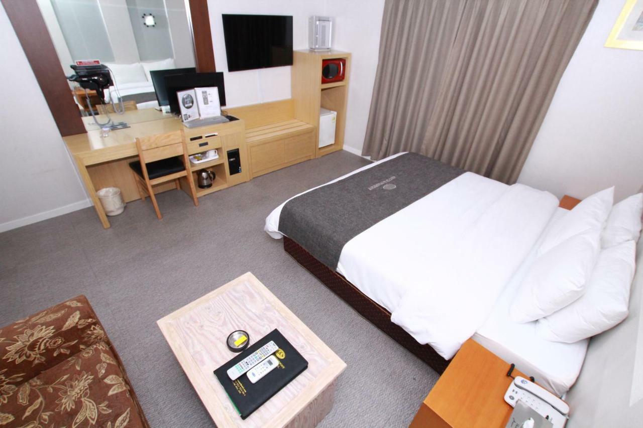 Symphony Hotel Suwon Bagian luar foto